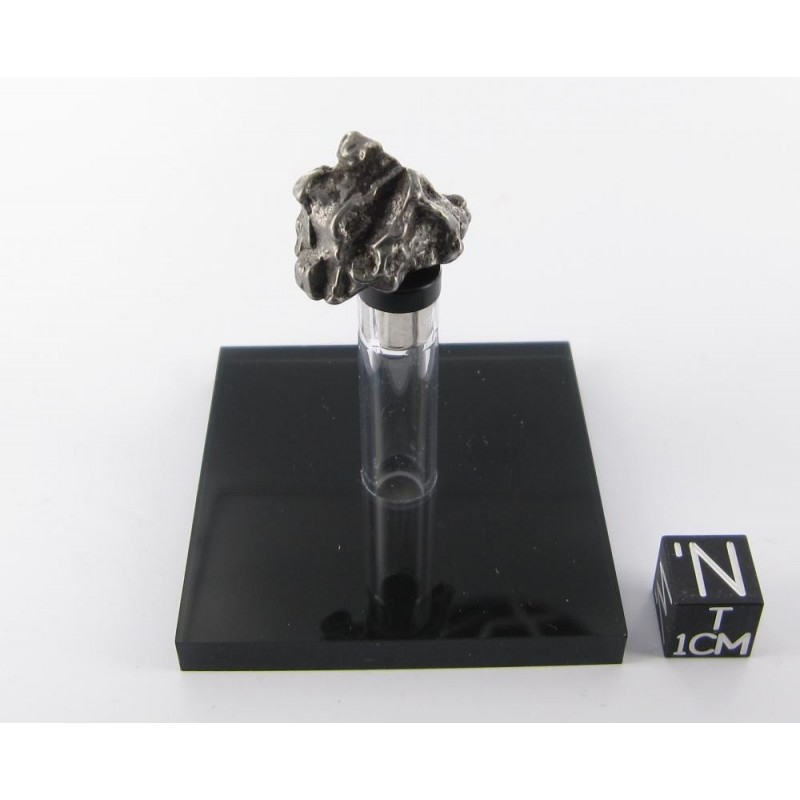 Black magnetic display stand for meteorite Chinga 