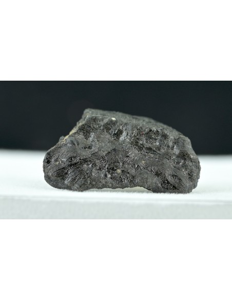 Tissint Martian Meteorite 1.993 g – Oriented with Flow Lines | meteori