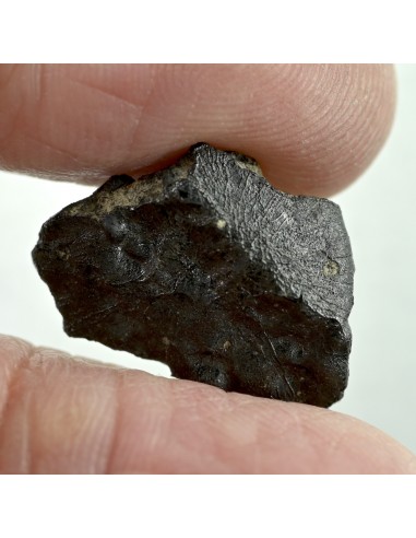 Tissint Martian Meteorite 1.993 g – Oriented with Flow Lines | meteori