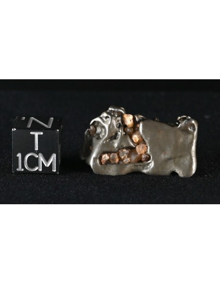 Golden Pallasite 9.36 g – Tubular Meteorite with Trapped Desert Grains