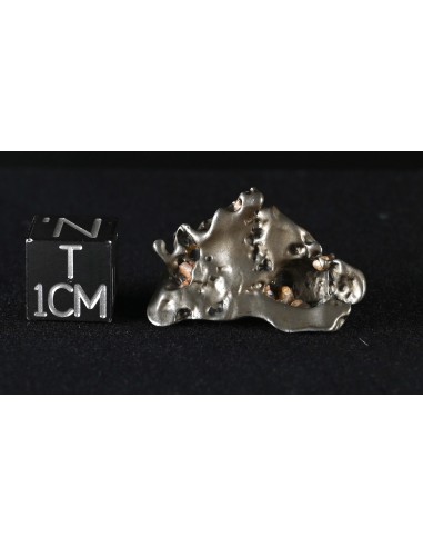 Golden Pallasite 9.36 g – Tubular Meteorite with Trapped Desert Grains