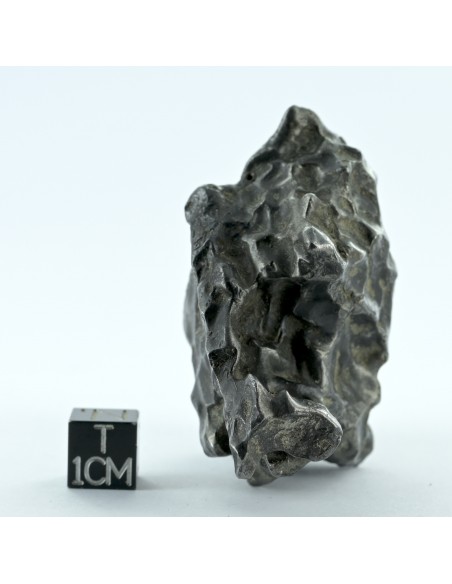 Sikhote Alin Meteorite 214 g – Sculptural Regmaglypted Iron