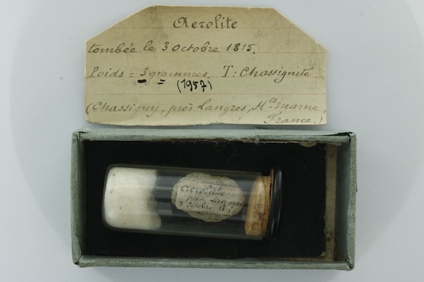 Chassigny meteorite 3 gr with old label @ Luc Labenne